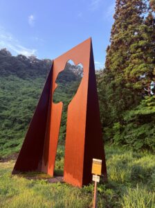 「木」の作品を近くから見た様子