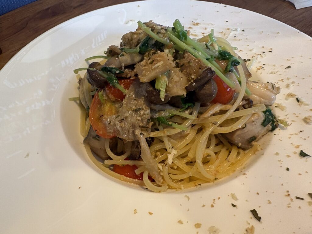 チョウザメと季節野菜のoilパスタ