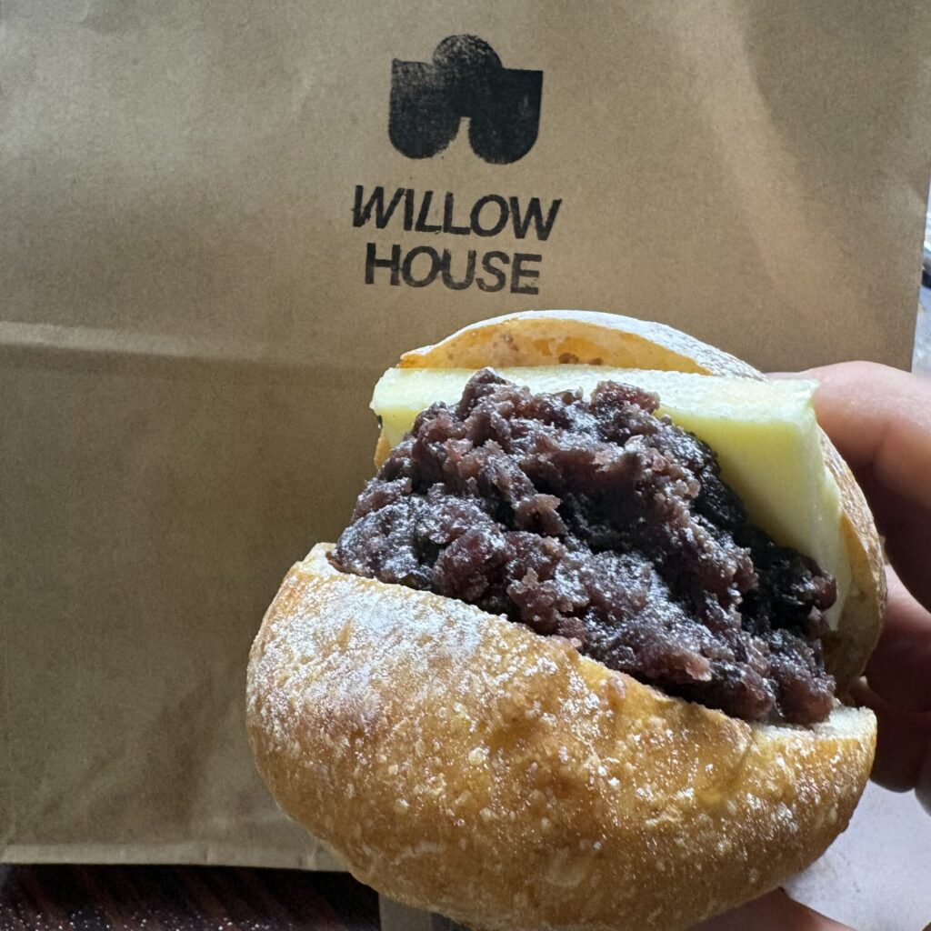 あんことバターを挟んだWILLOW HOUSEのあんバターサンド