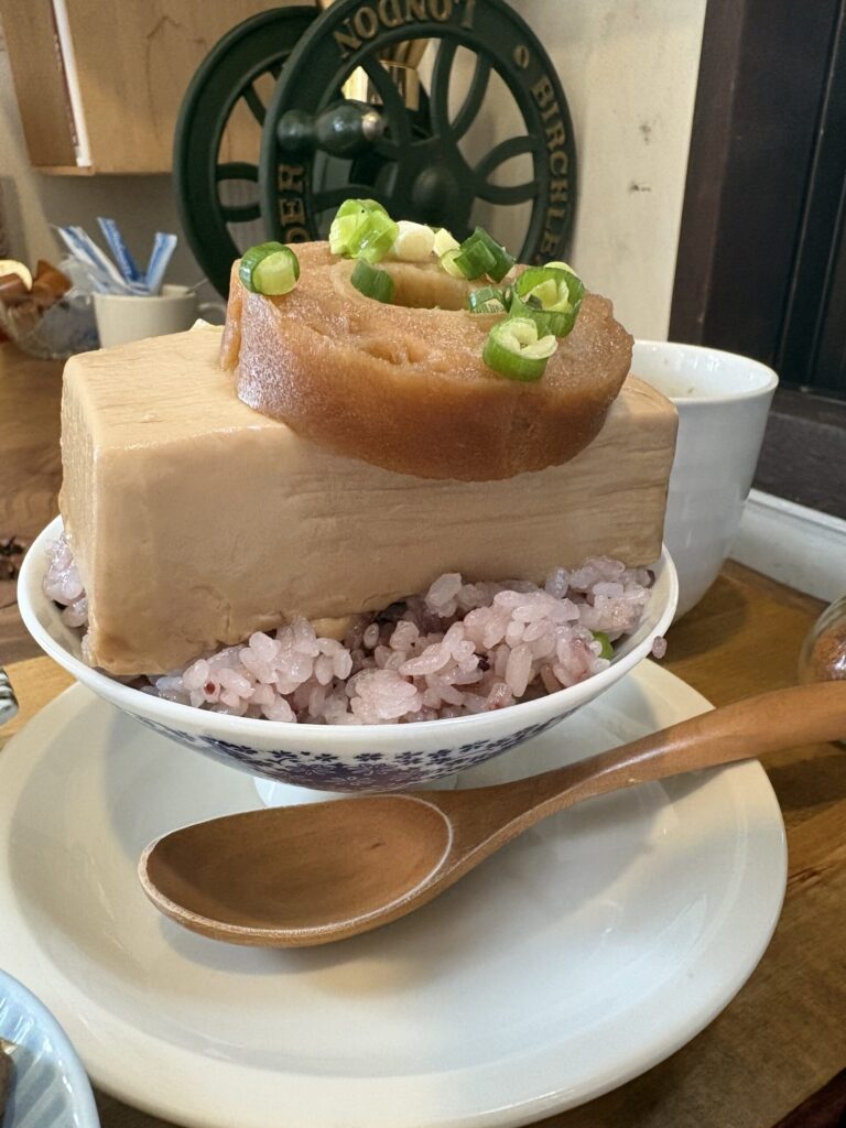 豆腐を使った丼と小鉢