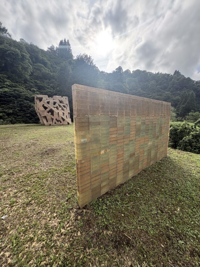 手前の壁の奥に、マッドメンが見えます