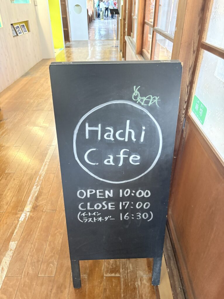 Hachi Caféの店内