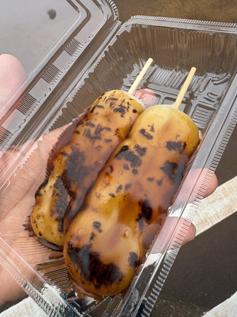 焼き目のついたもちや団子