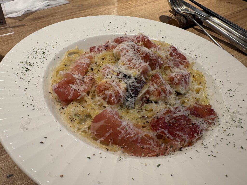 イルカトラグリルの黒いちじくとゴルゴンゾーラのクリームパスタ