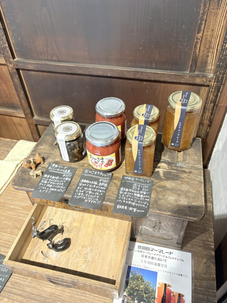 ヤナギヤで販売している津南マミーズのめごしいたけ甘煮や世田谷マーマレード